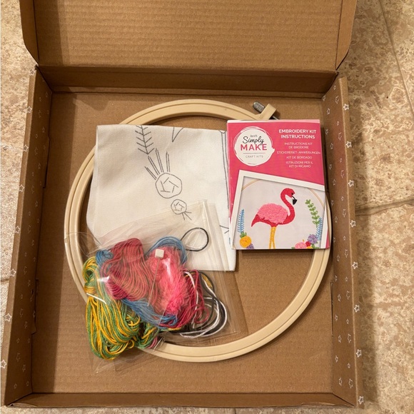 Flamingo embroidery kit - Picture 2 of 2